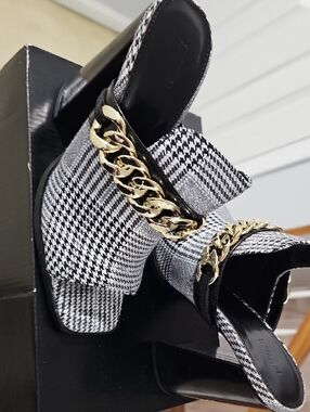 Black & White Houndstooth Block Heel Mary Jane with Gold Chain
